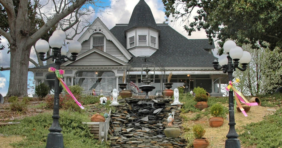 Southern Charm in Bloom: A Spring Street Stroll Through Warm Springs, GA