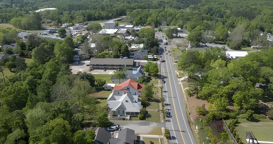 Porch Swings, Peach Pies & Spring Street Finds: Your Warm Springs Day Trip Guide