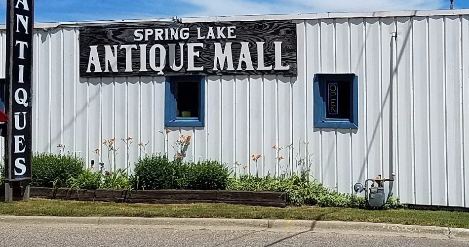 Porch Swings, Peach Pies & Spring Street Finds: Your Warm Springs Day Trip Guide