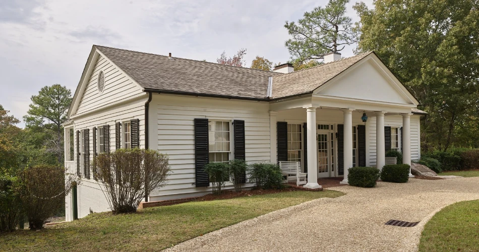 Porch Swings, Peach Pies & Spring Street Finds: Your Warm Springs Day Trip Guide