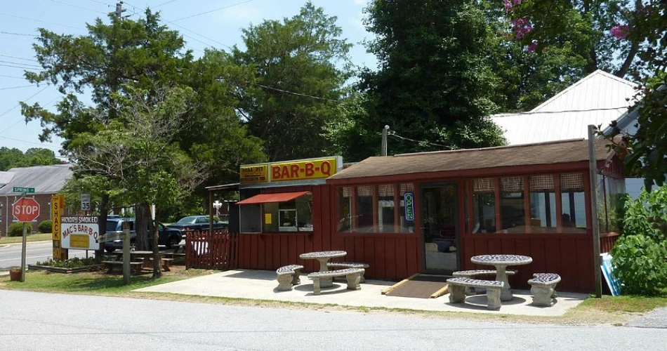 Porch Swings, Peach Pies & Spring Street Finds: Your Warm Springs Day Trip Guide